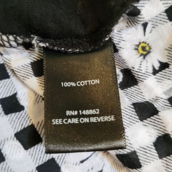 Torrid top pop over black white buffalo print Daisy daisies floral 3 3X - Picture 6 of 6
